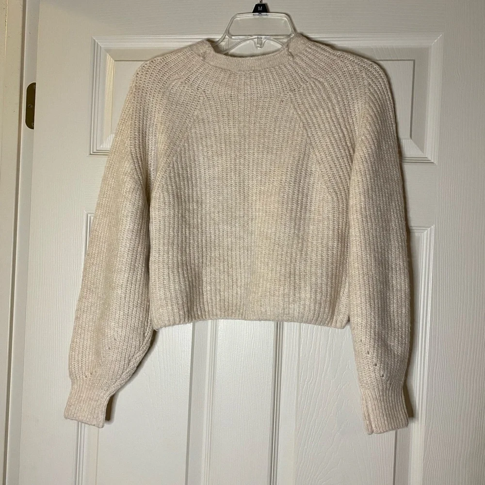 NWT TopShop Long Sleeve Cropped Women’s Sweater